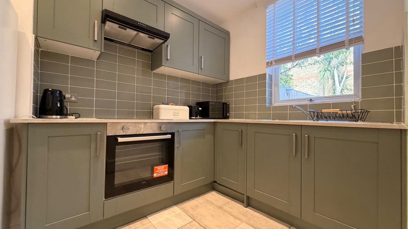 Stylish 2-Bedroom Flat in South London | Sleeps 4 photo 4
